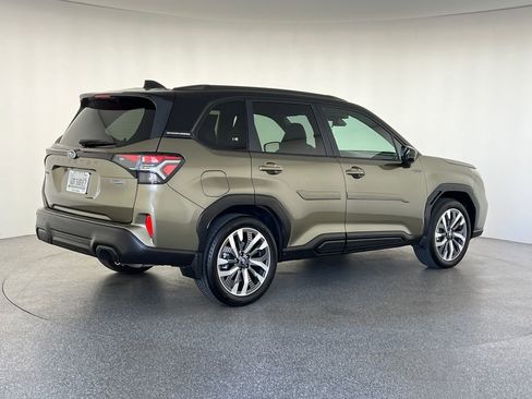 Certified 2025 Subaru Forester Touring w/ Touring Package AWD/4WD image 4