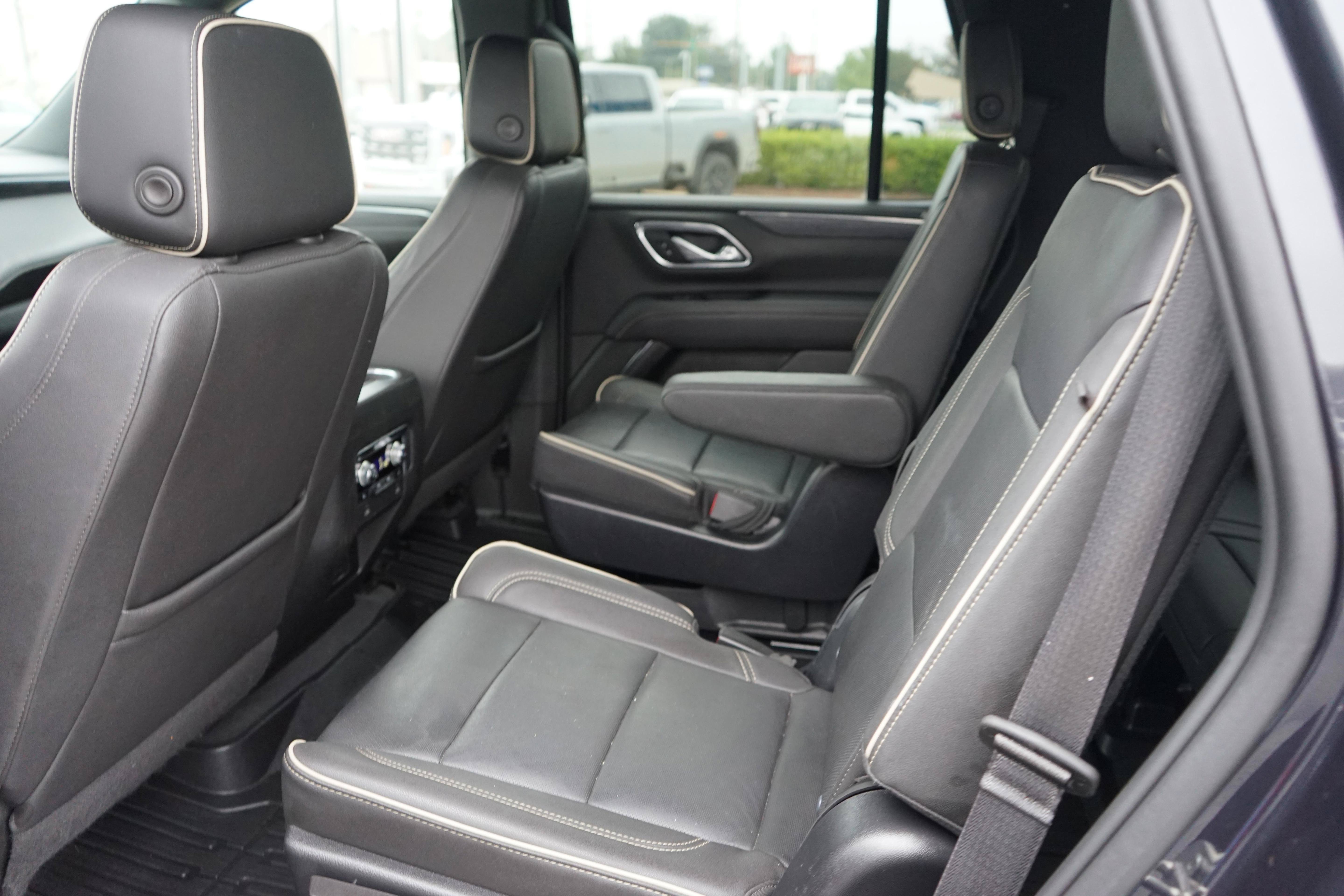Used 2023 GMC Yukon SLT w/ SLT Premium Package AWD/4WD image 19