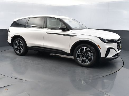 New 2026 Lincoln Nautilus Premier w/ Equipment Group 102A image 3