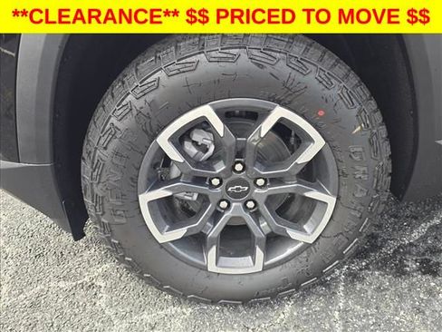 New 2026 Chevrolet Equinox ACTIV w/ Convenience Package III AWD/4WD image 17