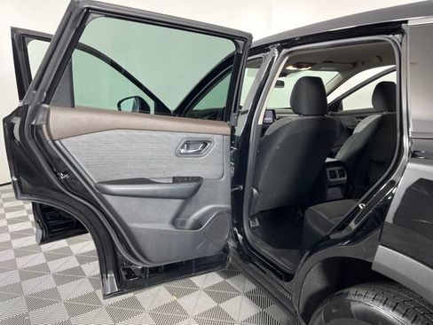 Used 2023 Nissan Rogue SV FWD image 38