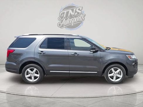Used 2018 Ford Explorer XLT w/ Equipment Group 202A FWD image 6