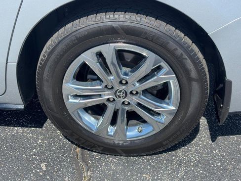 Used 2023 Toyota Sienna XSE AWD/4WD image 9