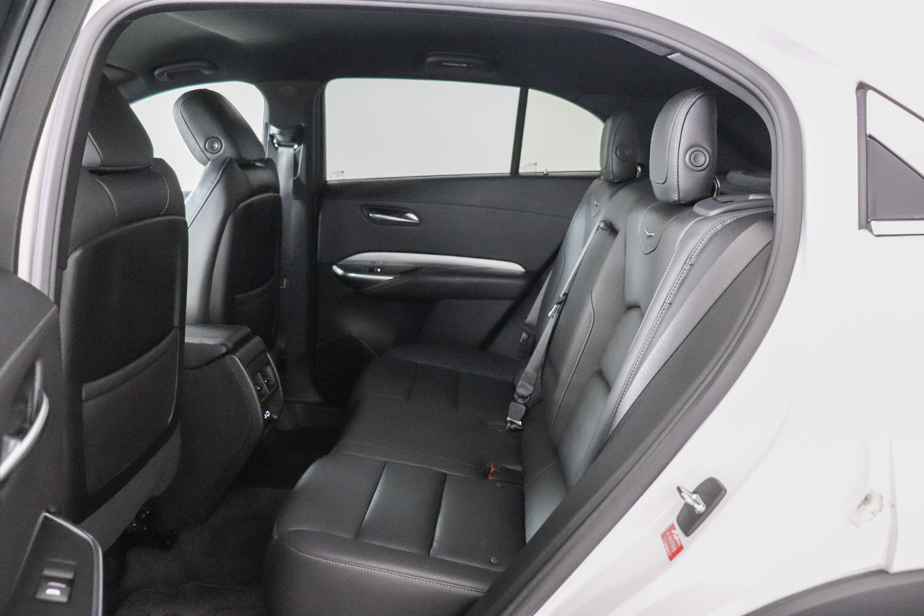 Used 2022 Cadillac XT4 Premium Luxury w/ Enhanced Visibility Package AWD/4WD image 18
