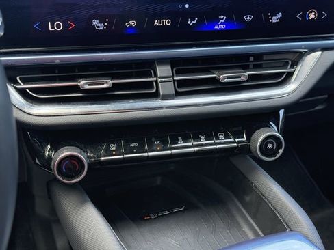 Used 2025 Chevrolet Equinox EV LT w/ Convenience Package image 26