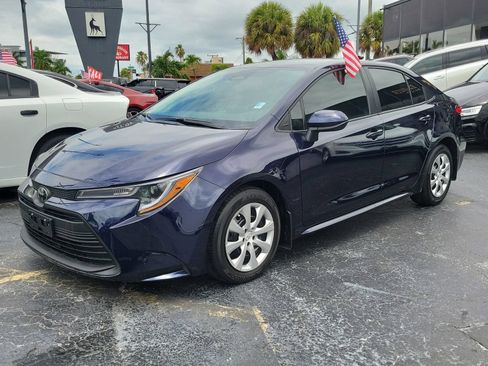 Used 2025 Toyota Corolla LE FWD image 32