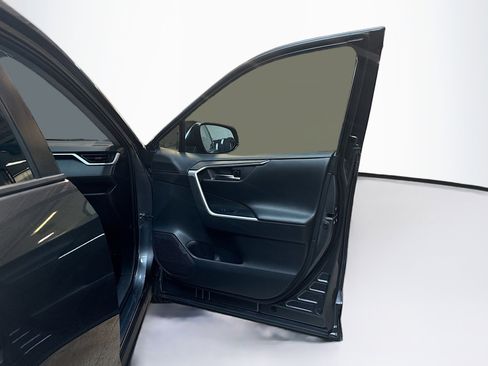 Used 2021 Toyota RAV4 Limited image 35