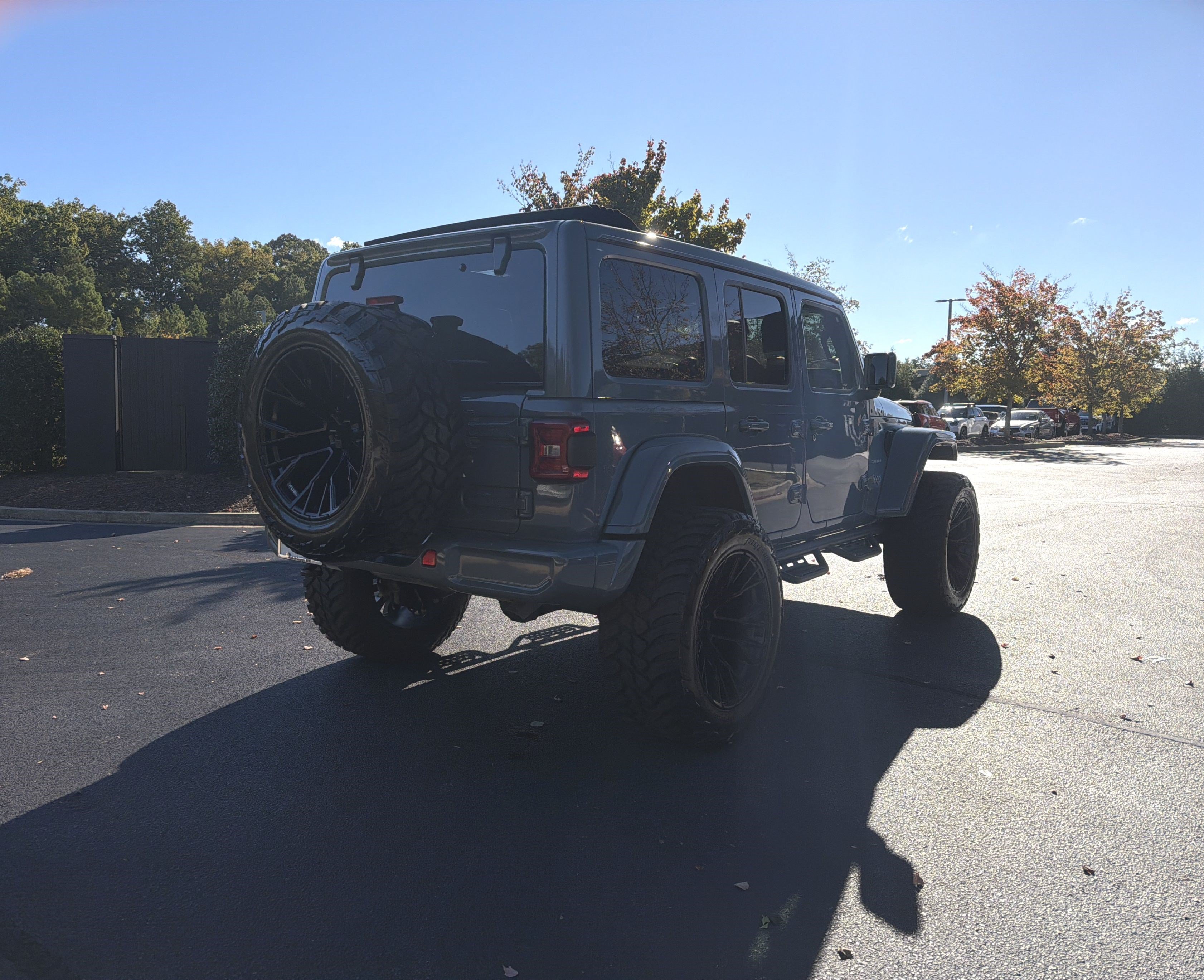 Used 2024 Jeep Wrangler Unlimited Sahara AWD/4WD image 3