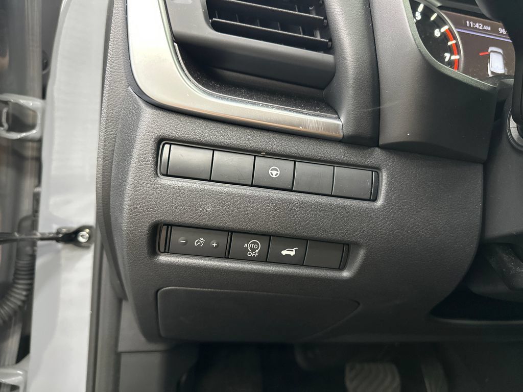 Used 2023 Nissan Rogue SV w/ SV Premium B Package FWD image 34