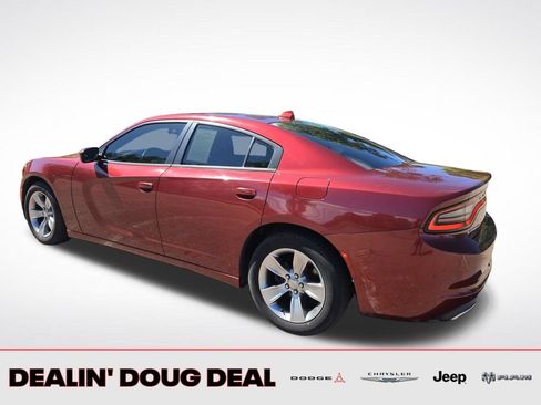 Used 2017 Dodge Charger SXT RWD image 3