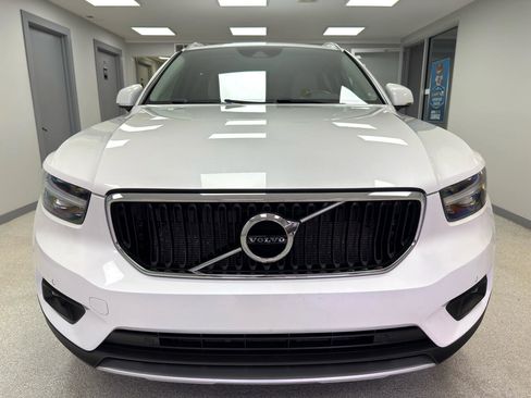 Used 2022 Volvo XC40 T5 Momentum image 6