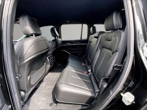 Used 2024 Jeep Grand Cherokee Limited w/ Black Appearance Package image 23