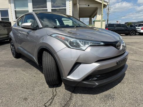 Used 2018 Toyota C-HR XLE FWD image 22