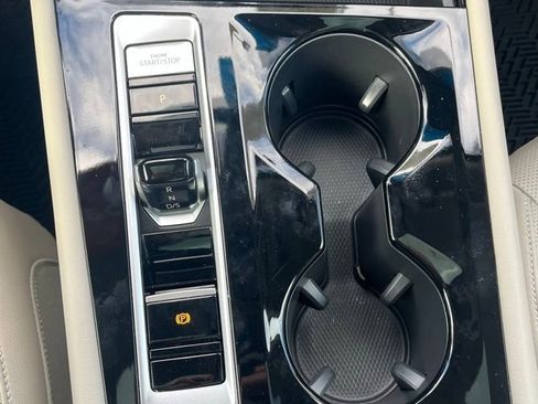 Certified 2025 Volkswagen Atlas SEL image 9