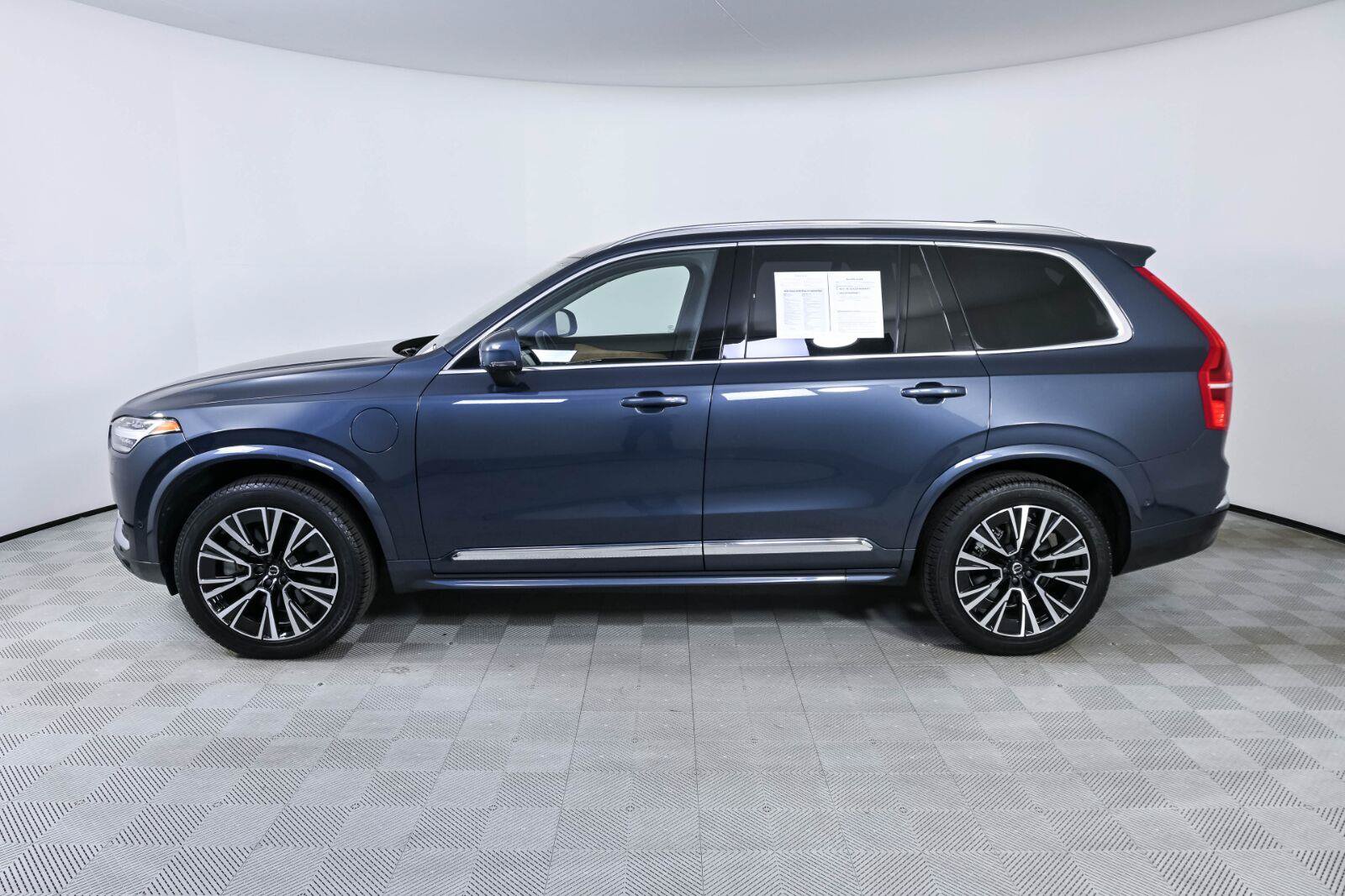 Used 2025 Volvo XC90 T8 Plus w/ Protection Package Premier AWD/4WD image 2
