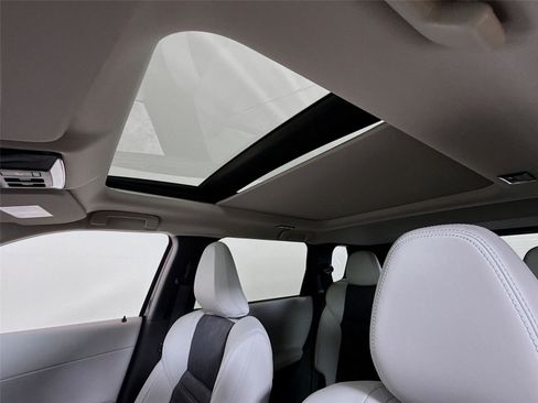 New 2025 Mitsubishi Outlander SE image 21