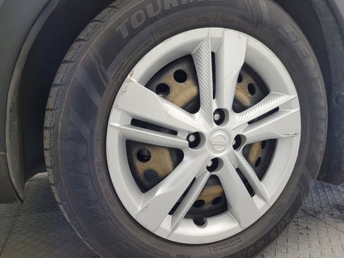 Used 2020 Nissan Kicks S image 31