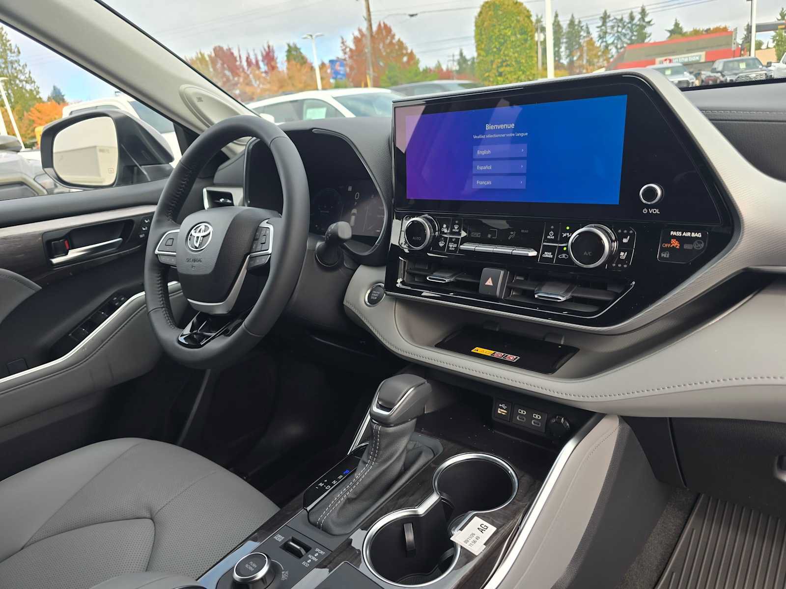 New 2026 Toyota Highlander Platinum AWD/4WD image 10
