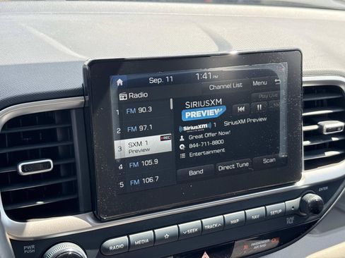 Used 2020 Hyundai Venue FWD image 29