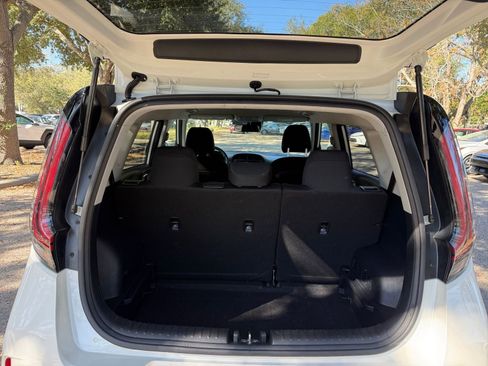 Used 2025 Kia Soul LX w/ LX Technology Package image 25