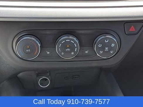Used 2024 Chevrolet Trax RS FWD image 25