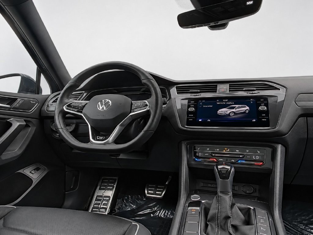 Certified 2023 Volkswagen Tiguan SEL R-Line AWD/4WD image 30