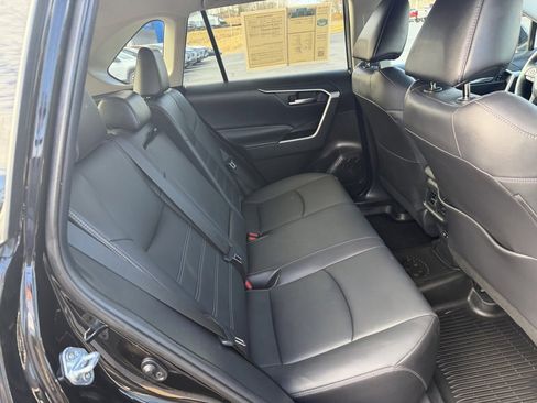 Used 2021 Toyota RAV4 XLE Premium image 22