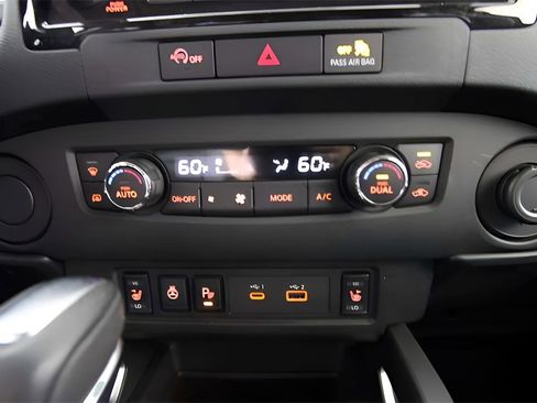 Used 2024 Nissan Frontier SV w/ SV Convenience Package image 20