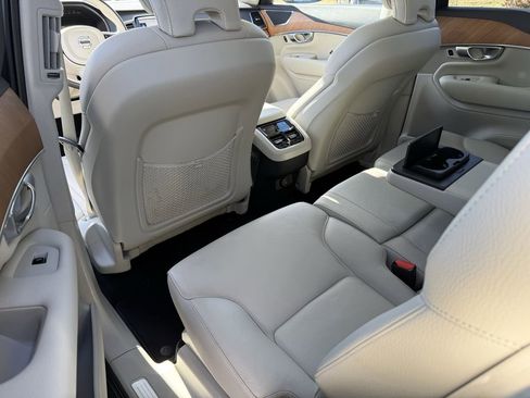 Certified 2022 Volvo XC90 T6 Momentum w/ Climate Package image 36