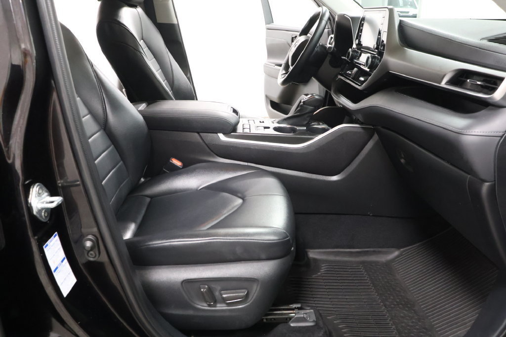 Used 2021 Toyota Highlander XLE AWD/4WD image 31