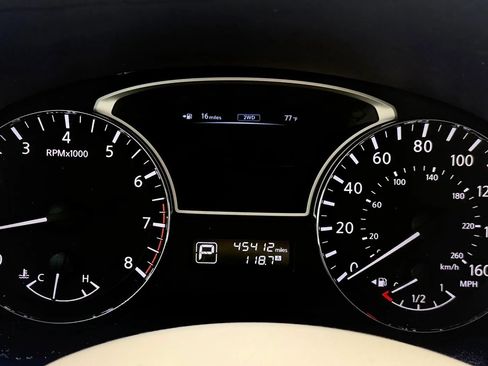Used 2013 Nissan Pathfinder SV AWD/4WD image 15