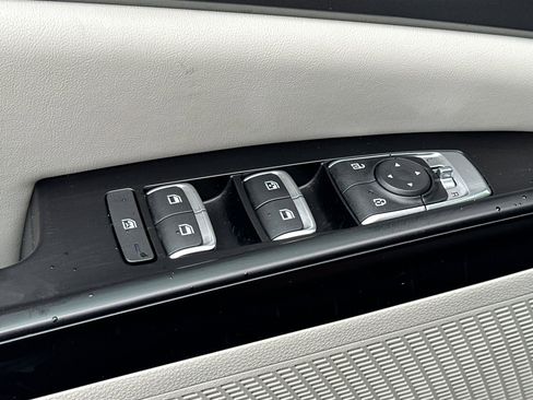 Certified 2024 Kia Carnival LX image 12