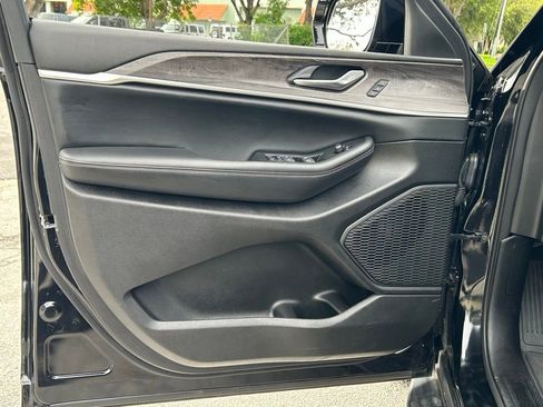 Certified 2024 Jeep Grand Cherokee Limited w/ Black Appearance Package image 47