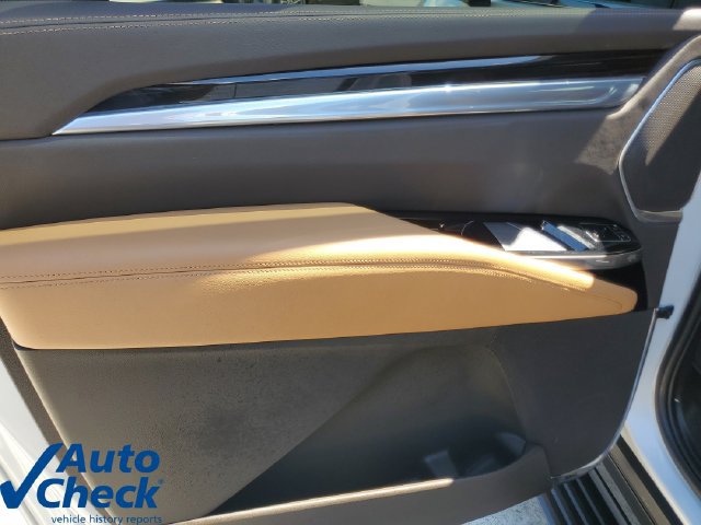 Used 2025 Cadillac Escalade ESV Premium Luxury RWD image 16