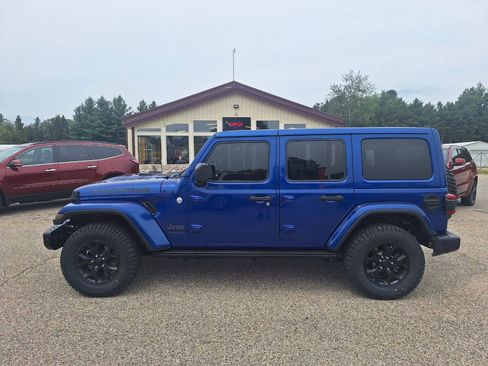 Used 2019 Jeep Wrangler Unlimited Sahara w/ Quick Order Package 24M Moab AWD/4WD image 1