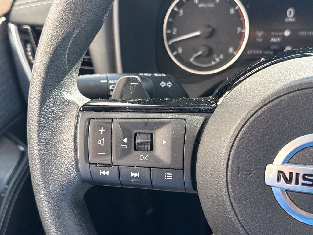 Used 2021 Nissan Rogue SV AWD/4WD image 15