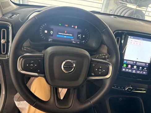 Used 2025 Volvo XC40 B5 Plus AWD/4WD image 27