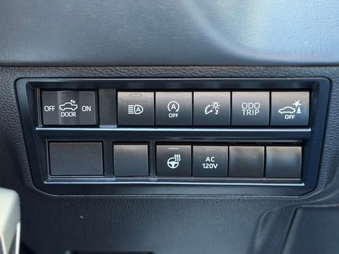 Used 2024 Toyota Tundra Platinum AWD/4WD image 25