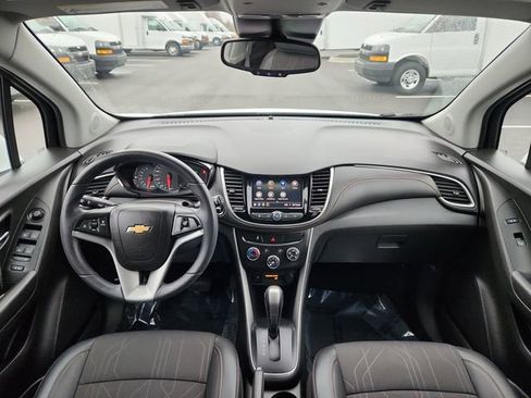 Used 2022 Chevrolet Trax LT w/ LT Convenience Package image 32