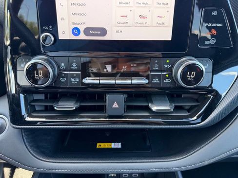 Used 2025 Toyota Highlander XSE AWD/4WD image 22