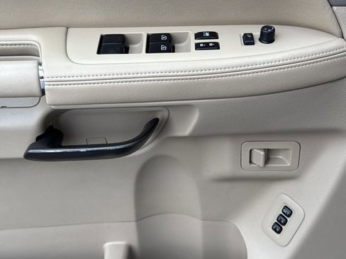 Used 2011 Nissan Armada Platinum w/ 2nd Row Captain Seat Pkg image 20