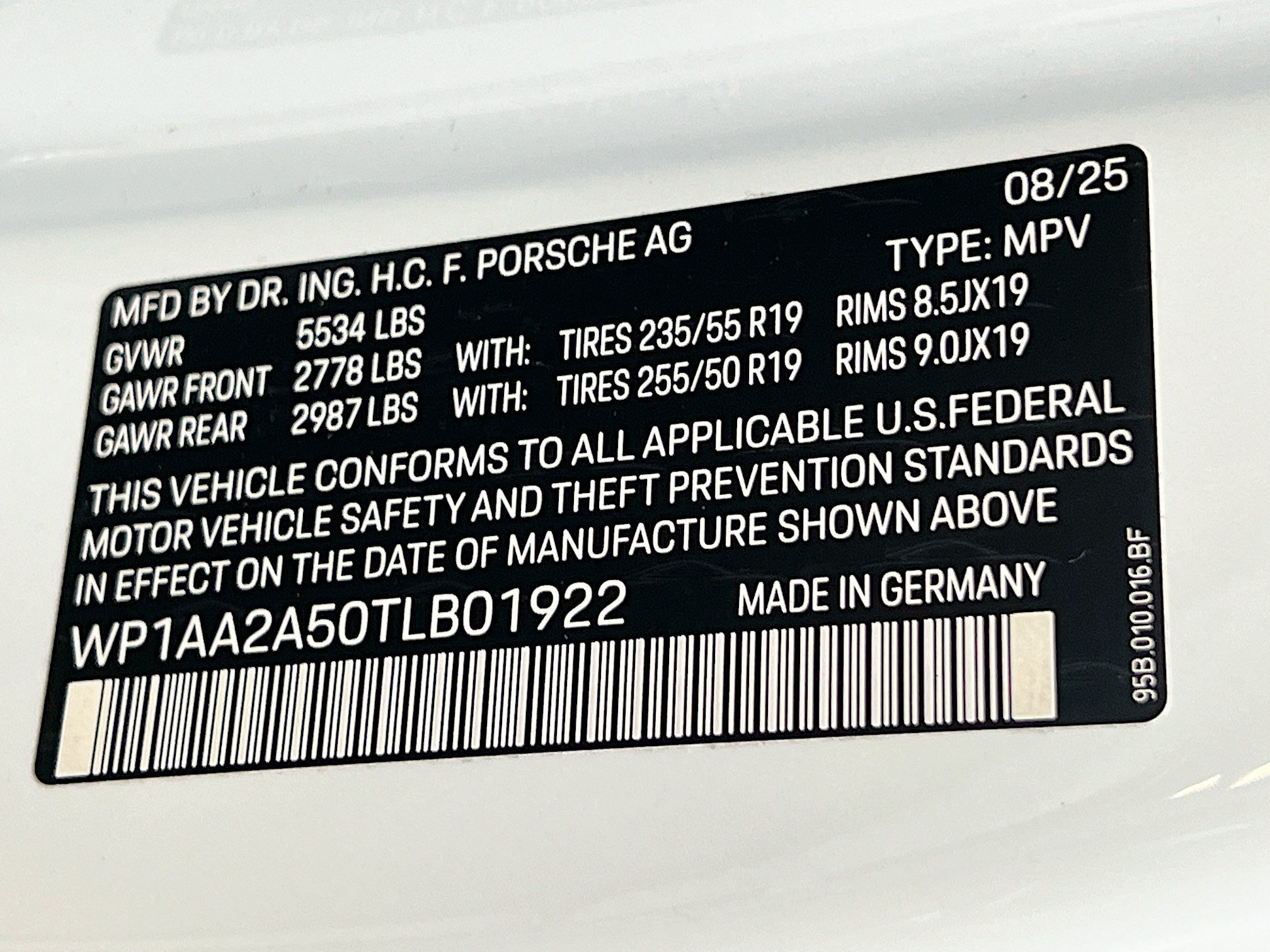 Certified 2026 Porsche Macan AWD/4WD image 35