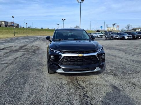 Used 2025 Chevrolet Blazer LT FWD image 3