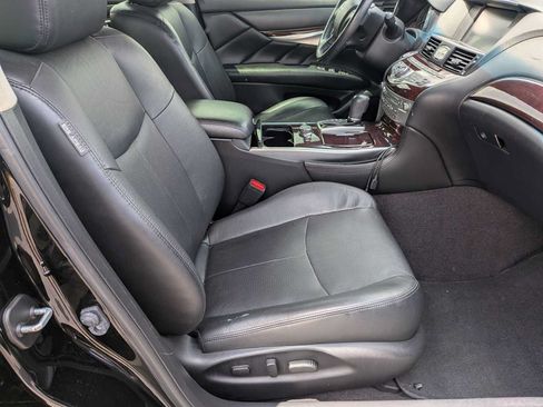 Used 2018 INFINITI Q70 Luxe RWD image 19