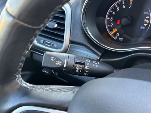 Used 2019 Jeep Grand Cherokee Limited w/ Luxury Group II image 19