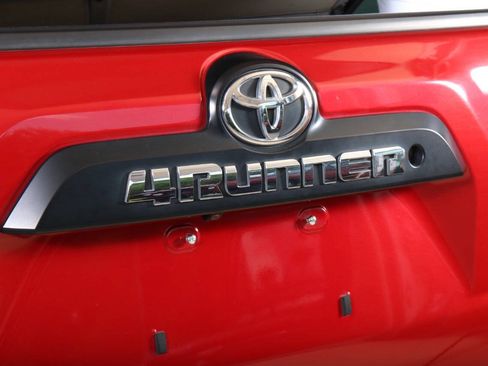 Used 2017 Toyota 4Runner TRD Off-Road Premium AWD/4WD image 29