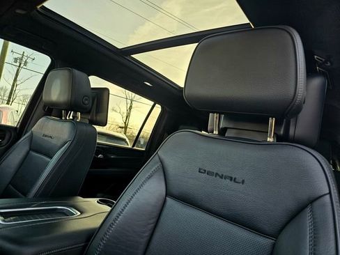 Used 2023 GMC Yukon XL Denali w/ Denali Reserve Package image 21