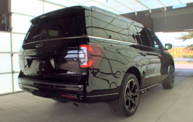 Used 2023 Ford Expedition Max Limited AWD/4WD image 3