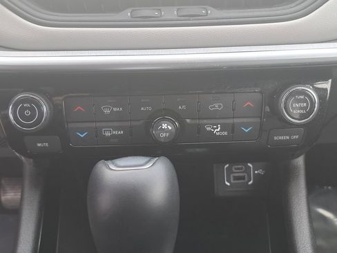 Certified 2025 Jeep Compass Limited image 67