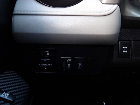 Used 2015 Toyota RAV4 LE image 18